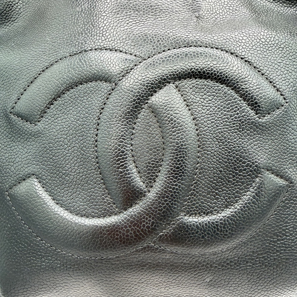 CHANEL Authentic Caviar Tote Bag - Picture 7 of 16